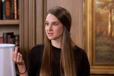 Shailene Woodley traîne la vie secrète du message anti-sexe des adolescents américains