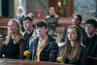 Traduzido ou omitido: Redenção no Britbox, onde um detetive policial se muda para a Irlanda para descobrir como a filha separada morreu