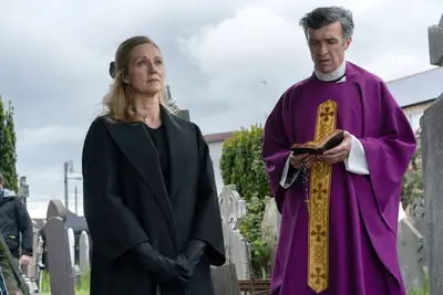 THE MIRACLE CLUB LAURA LINNEY