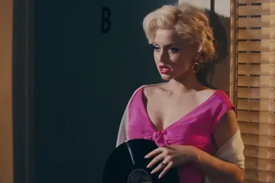 L'NC-17 Marilyn Monroe Biopia di Netflix Blonde conduce 2023 raid con 8 nomination