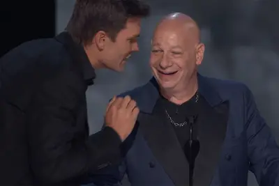 Transmita o omitirlo: El asado de Tom Brady en Netflix, donde los grandes del fútbol salieron de los límites para mantenerse al día con los comediantes que encendieron la NFL G.O.A.T