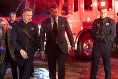 A encruzilhada 9-1-1 e o bacharelado: Joey Grazilei e Jesse Palmer causam uma primeira impressão selvagem em 118