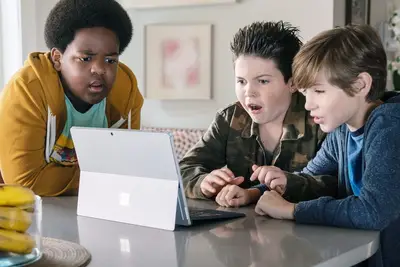 Mocomos na HBO: Bons garotos lançam o seu filme com a classa R?