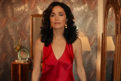 Rose Byrne as Sheila Rubin in 