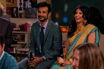 NEVER HAVE I EVER (L to R) UTKARSH AMBUDKAR as MR. KULKARNI and RICHA MOORJANI as KAMALA