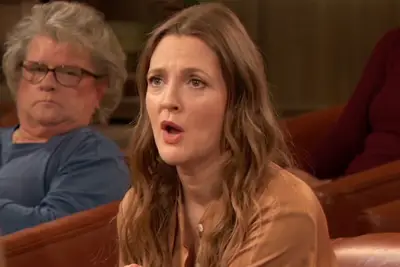 The Drew Barrymore Show: Drew est ravi pendant qu'il pense à fumer avec 9 et à coups de pied avec 11 drogues