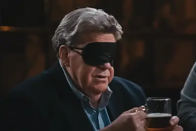 Transfira ou deixe de lado: uma história mundial em seis óculos da Fox Nation, na qual Dan Aykroyd é necessário uma bolha grátis para beber