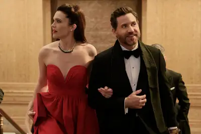 Dr. Death S2 Mandy Moore and Edgar Ramírez