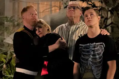 Modern Family - Good Grief (S10E5)