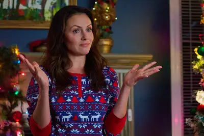 Invia o ometti: Attrápame Se fa parte della commedia romantica e parte del crimine di Hallmark Claus, un film di Natale, un film di Natale che fa parte della commedia romantica e parte del crimine