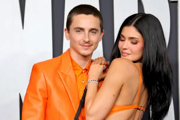 Timothée Chalamet unterstreicht Kylie Jenners Milliardärsstatus auf einem neuen Rap-Track, während EsDeeKid-Gerüchte die Runde machen
