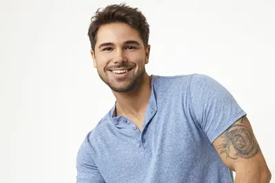 Chi è Tyler Norris em Bacharelado no Paraíso?