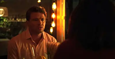 Transférez-le ou laissez-le sortir: collisez Hulu, un cliché dramatique Calamit