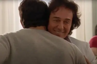 «Le single Maria Georgas, qui est amoureux de la pause pour Joey Graziadi et la réponse de Papa: Joey réussit à lui. Je devrais probablement dormir avec un œil ouvert