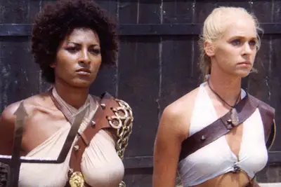 Pam Grier disse a Sherri Shepherd porque era importante que você pareça nua no caixão e Foxy Marrone: precisamos encontrar confiança em nossa beleza