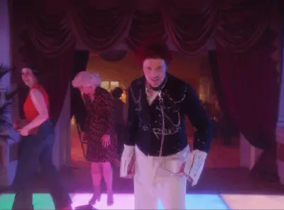 Résumé de l'épisode 4 de Pistol: à l'extérieur avec l'ancien bassiste avec le nouveau