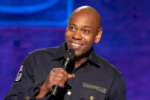 Dave Chappelle lancia a sorpresa il nuovo speciale Netflix 'The Unstoppable' dopo la lotta tra Jake Paul e Anthony Joshua