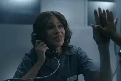 Griselda (Sofia Vergara) seeing sons in jail