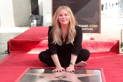 Christina Applegate prevede ancora di esprimere Kelly Bundy nella serie di animazione Casado con i bambini