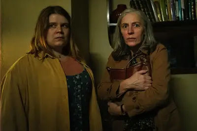 Eliot Salt and Saskia Reeves in 