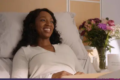 Sloane (Enuka Okuma) in Workin