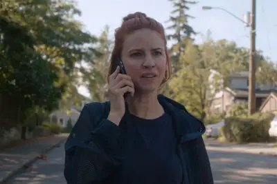 Anne (Dani Kind) on the phone in Workin