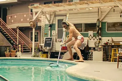 Sind Poolman von Chris Pine Dans Netflix oder HBO Max?