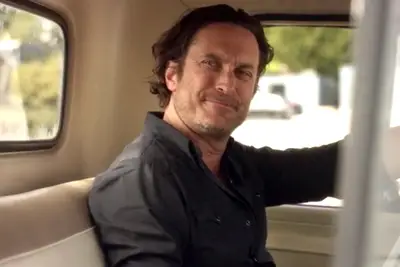 Quem interpreta Lyle na segunda temporada de e assim por diante? Conheça Oliver Hudson
