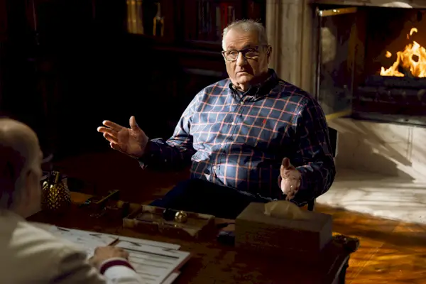 El personaje de Glenn Close en 'All's Fair' ahora duerme con el cadáver de su marido muerto (sí, de verdad)