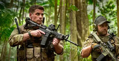 Transferir ou soltar: Bad Ground via Netflix, um ator militar de Russell Crowe e Liam Hemsworth, com
