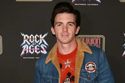 Dan Schneider revela que Drake Bell Bell James Marsden, Taran Killam destruiu e escreveu várias outras cartas para apoiar seu autor
