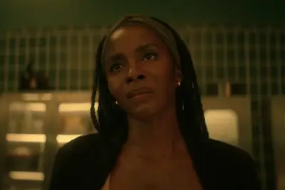 Deborah Ayorinde à son retour pour la deuxième saison, la chimie abdominale avec la légende vivante Pam Grier et le potentiel de la troisième saison