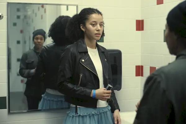 UMA BATALHA APÓS A OUTRA, da esquerda- Chase Infiniti, Regina Hall, 2025