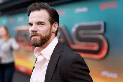 Chi esprime Smith nel film di Netflix? Conosci Gregory James Cohan