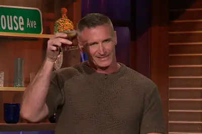 Andy Cohen chamou o ex -namorado John Hill na WWHL: acontece quando ele deixou seu ex -amigo atrás do bar