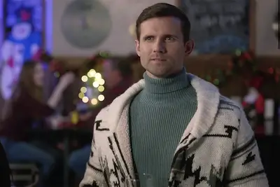 A Christmas to Treasure - Everett