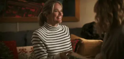 THE SUMMER I TURNED PRETTY 206 Shitmas with Julia and Susannah drinking wine together