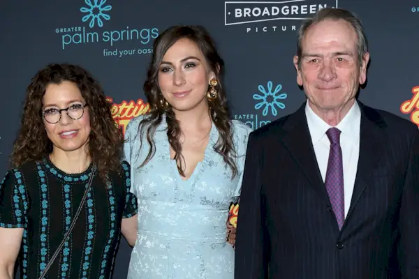 La famiglia di Tommy Lee Jones rompe il silenzio dopo la morte della figlia Victoria a 34 anni