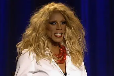 L'apparition de Rupaul en 2008 dans Project Runway montre exactement comment la carrière de dragage en 2023 doit changer d'urgence