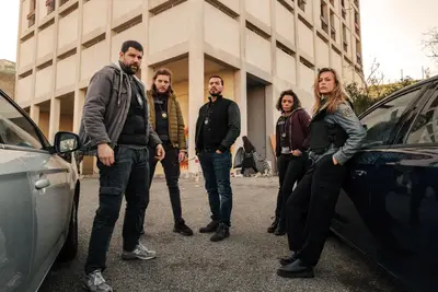 Leve -o para a costa do sangue de Netflix, onde a polícia dura está tentando prender uma guerra de gramado entre bandas de drogas em Marselha