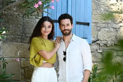 Transfira ou deixe sair: Deixe -me acreditar na Netflix, uma comédia romântica turca na qual sua adrometria -ers conecta dois adultos muito bonitos