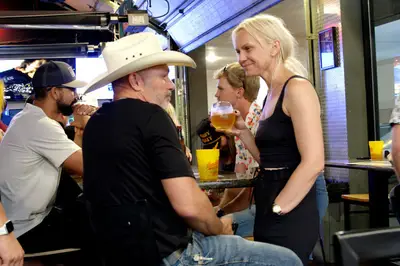 Garyn Saltkovska está muito orgulhoso das comparações entre o Dynsty McBee: Cowboys americanos de verdade e Yellowstone