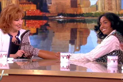 Joy acusou o pé de Ayo Edibiri à mesa com assuntos de visualização quente: eu não o libero!