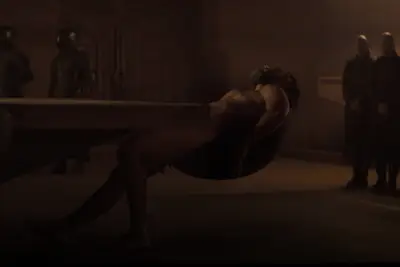 Oscar Isaac está desnudo en HBO Max nuevamente en Dune