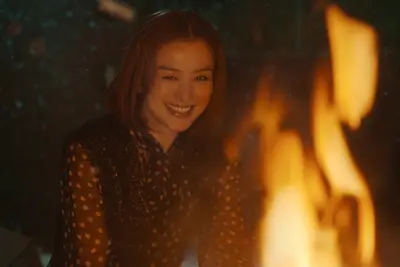 Traduzido ou omitido: queimar a casa em Netflix, em uma mulher que vem da mulher que arruina a vida de sua família