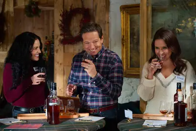 Trasferisci o lascia da parte: un buon Natale scozzese ad Hallark, una festa alle cinque all'età di cinque anni con Lacey Chabert e Scott Wolf come fratelli di nuovo
