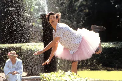 Ace Ventura a los 30: el problema problemático de la pantalla grande de Jim Carrey nunca fue diseñado para madurar con gracia