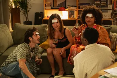 Transfira ou deixe de lado: uma história perfeita para a Netflix, na qual um encontro informal leva a uma grande amizade com oportunidades românticas