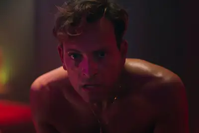 Supersex in Netflix Schilleren Netflix con scene di sesso incredibilmente caldo