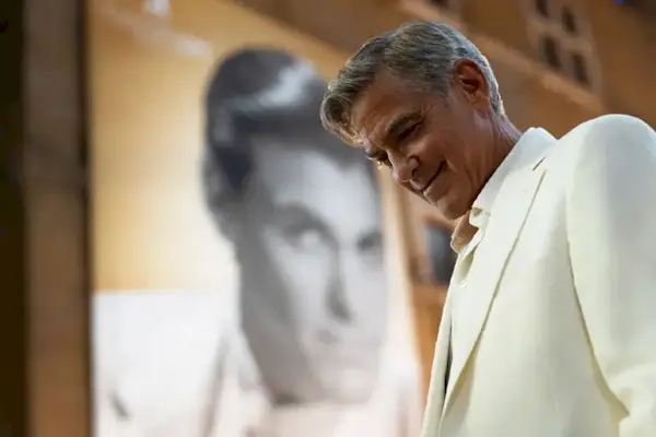 George Clooney joue-t-il réellement lui-même dans le nouveau drame Netflix « Jay Kelly » ?